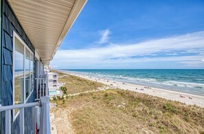 On the beach - Sea Oats D-3, 3BD 2BA Oceanfront Paradise (North Myrtle Beach)