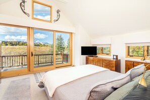 4 bedrooms, free WiFi, bed sheets