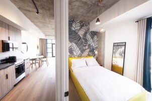 1 bedroom, Egyptian cotton sheets, premium bedding, pillowtop beds