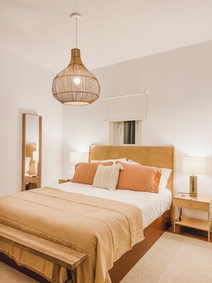 3 bedrooms, desk, Internet, bed sheets - Stylish 2BD APT in Lisbon! (Lisboa)