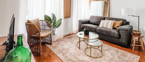 Téléviseur, bureau