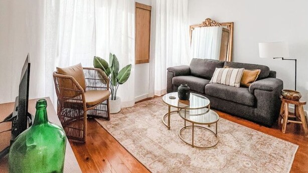 TV, offices - Stylish 2BDR Lisbon Apartment City Center (Lisboa)