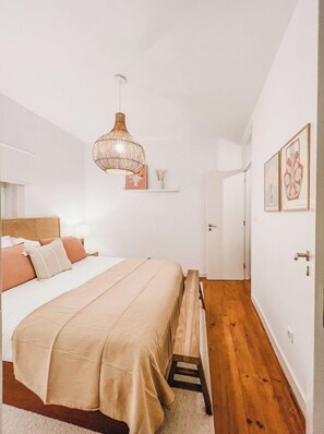 3 habitaciones, escritorio, internet y ropa de cama 