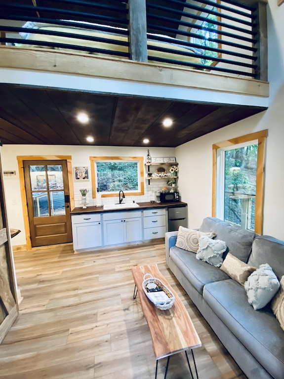 Tech Time: Secluded Treehouse Overlooking Creek - Dahlonega, GA