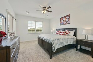 3 bedrooms, desk, iron/ironing board, free WiFi