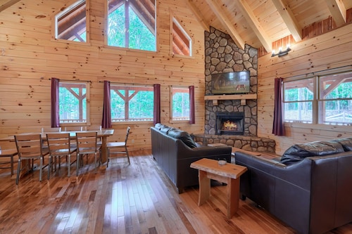 Star Ridge - Pet Friendly - 3BR/2BA Walk to Old Man's Cave