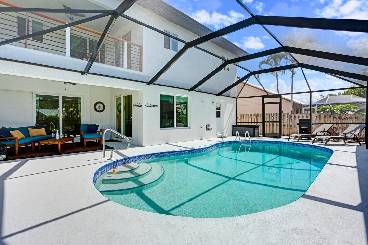 Beautiful Spacious Home, Close to the Beach and Private Pool