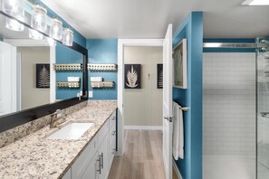 Ducha, secador de pelo, toallas