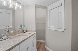 تجهيزات دش، مجففات شعر، مناشف