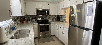 Your piece of Paradise at Palm Manor Condo