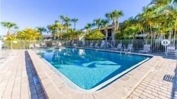 Piscine extérieure, piscine chauffée