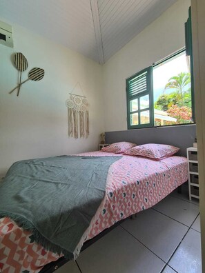 2 Schlafzimmer, Reisekinderbett, kostenloses WLAN, Bettwäsche