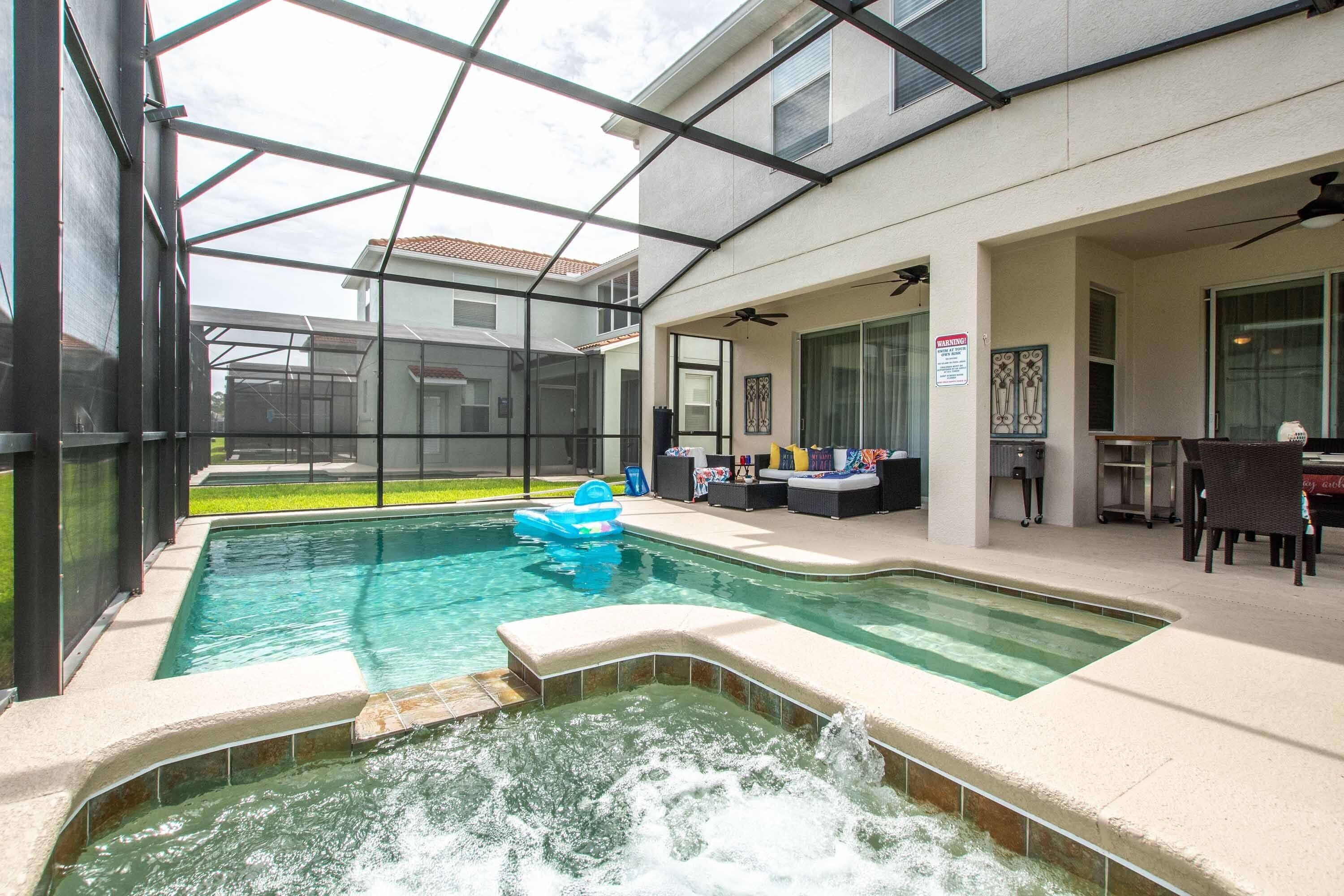 Spacious Family Vacation Home! 2 Master Bedrooms, BBQ, Spa, Free Wifi, Gated Resort w/amenities!!