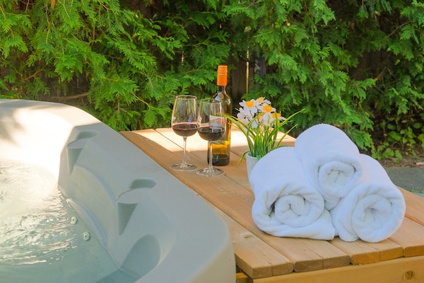 Tina de hidromasaje al aire libre