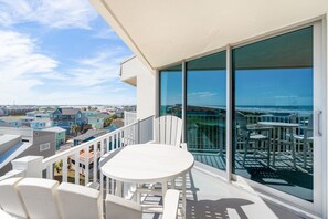 Outdoor dining - Sandcastle Condominiums Unit 532 (Port Aransas)