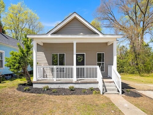 Your Private Urban Getaway Home  minutes to Uptown Charlotte NC 3beds, 2 bath 