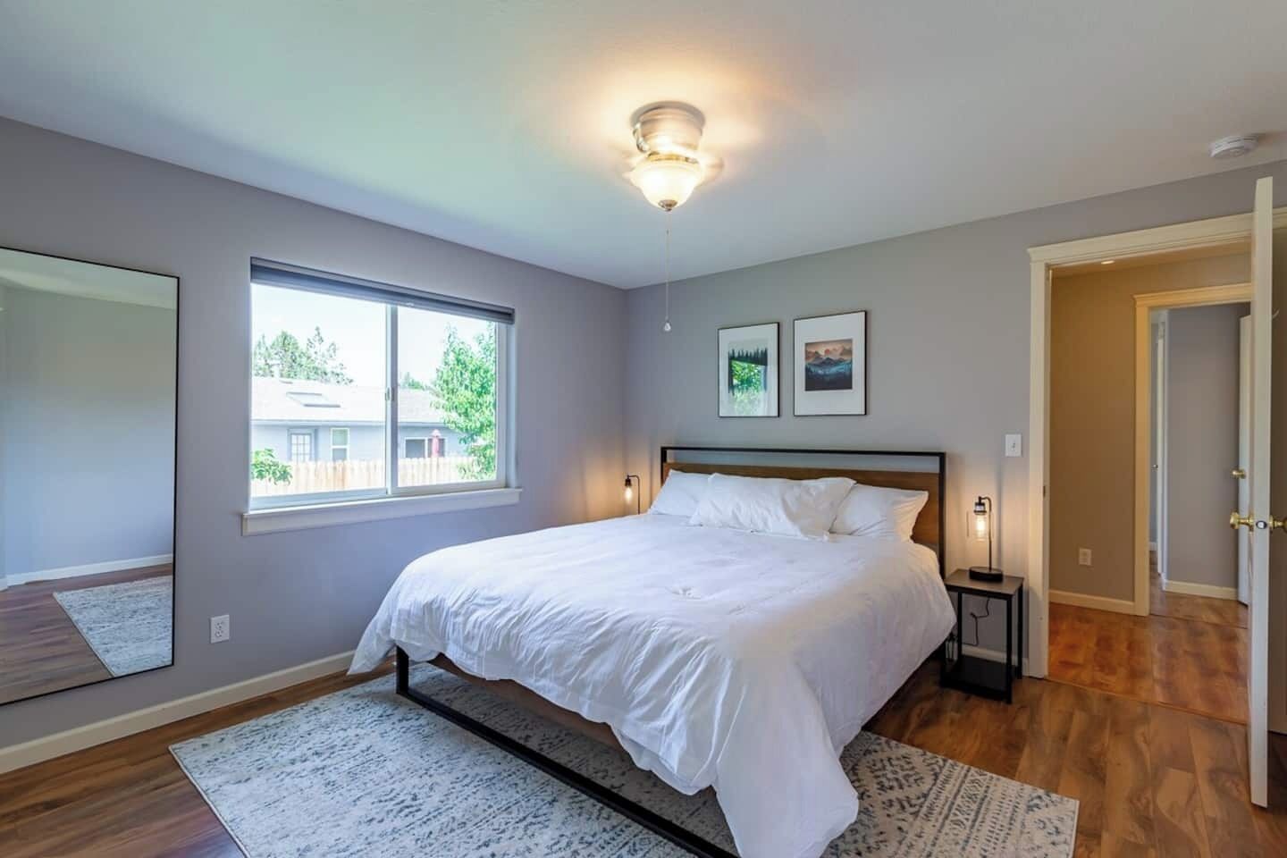 3 bedrooms, desk, iron/ironing board, travel cot