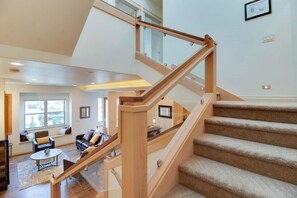 Interior - Rooftop deck. Walk to downtown&River! Fire pit (Bend)