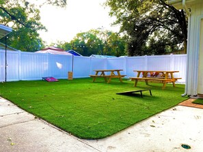 Outdoor dining - TaNpa Villa! Artsy home in the middle of everything! (Tampa)