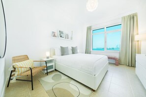 1 bedroom - Modern Bright Apt w Sea Front Views of Burj al Arab (Dubai)