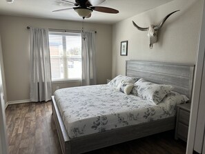 3 habitaciones, escritorio, wifi gratis y ropa de cama