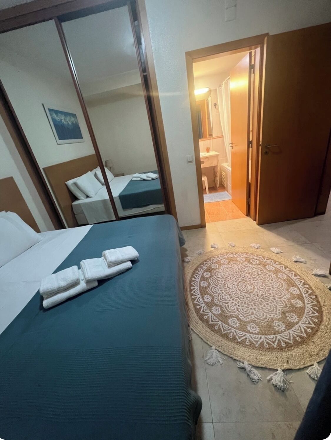 1 habitación, tabla de planchar con plancha, wifi gratis y ropa de cama 