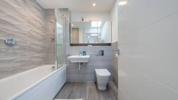 Combined shower/bathtub, hair dryer, towels, soap