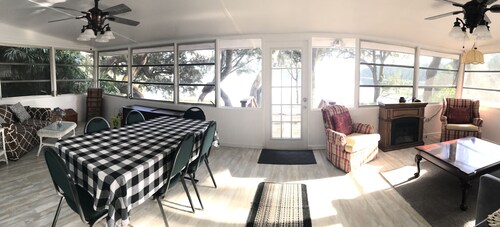 Relaxing 4/3 Lakehouse Getaway on Lake Geneva