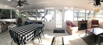 Relaxing 4/3 Lakehouse Getaway on Lake Geneva