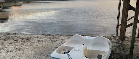 Ligstoelen aan het strand