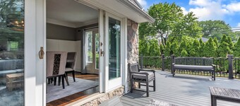 Walk to shopping, Charming Modern European cottage with huge deck