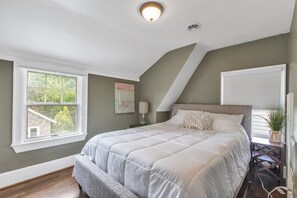 2 habitaciones, escritorio, tabla de planchar con plancha y wifi 