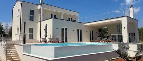 Outdoor pool, a heated pool