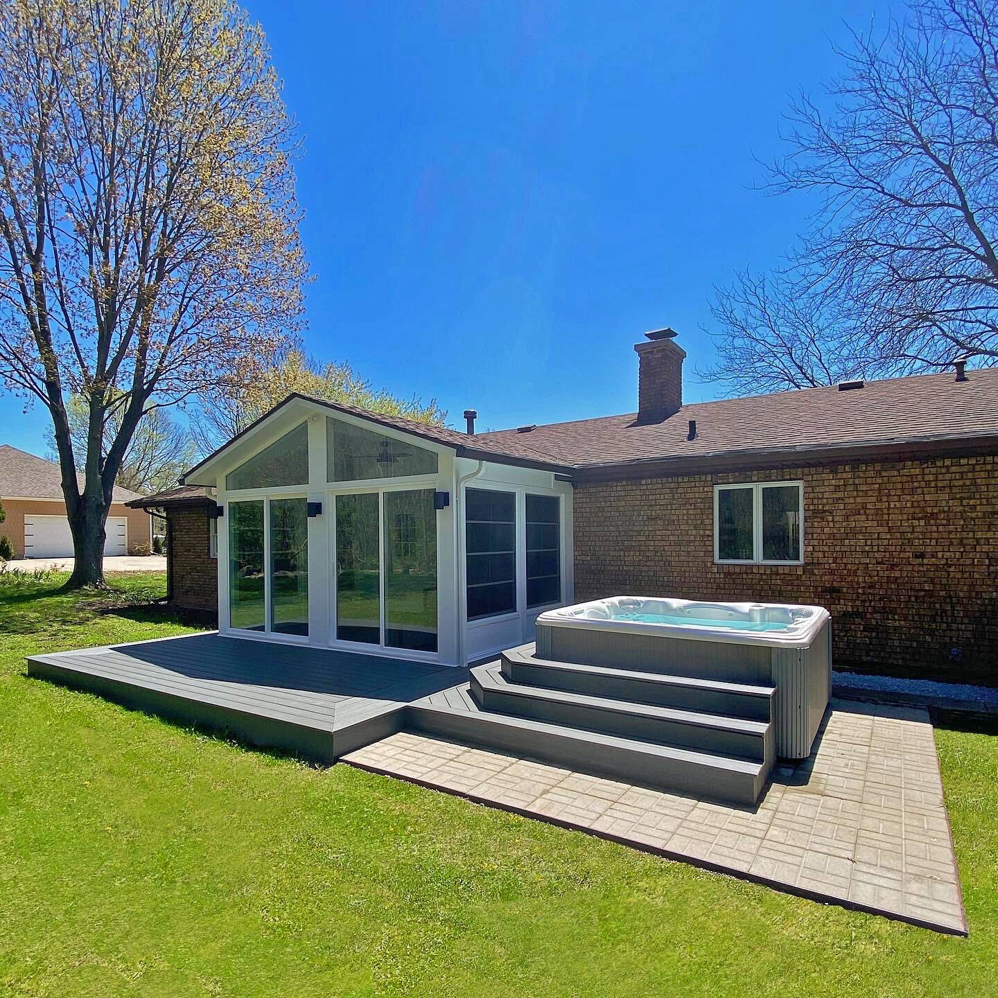 Very Nice 3 Bed 2 Bath Home with HOT TUB, near ND!