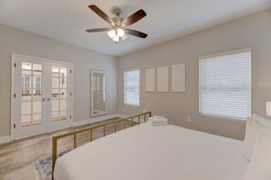 3 bedrooms, iron/ironing board, travel crib, WiFi