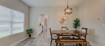 Deja Blue by Heartwood | 10 Mins to Downtown