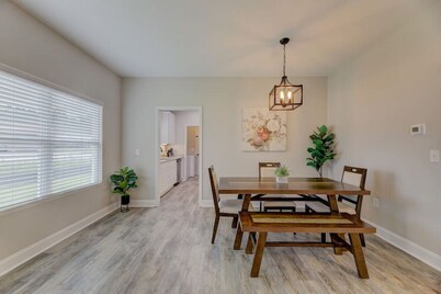 Deja Blue by Heartwood | 10 Mins to Downtown