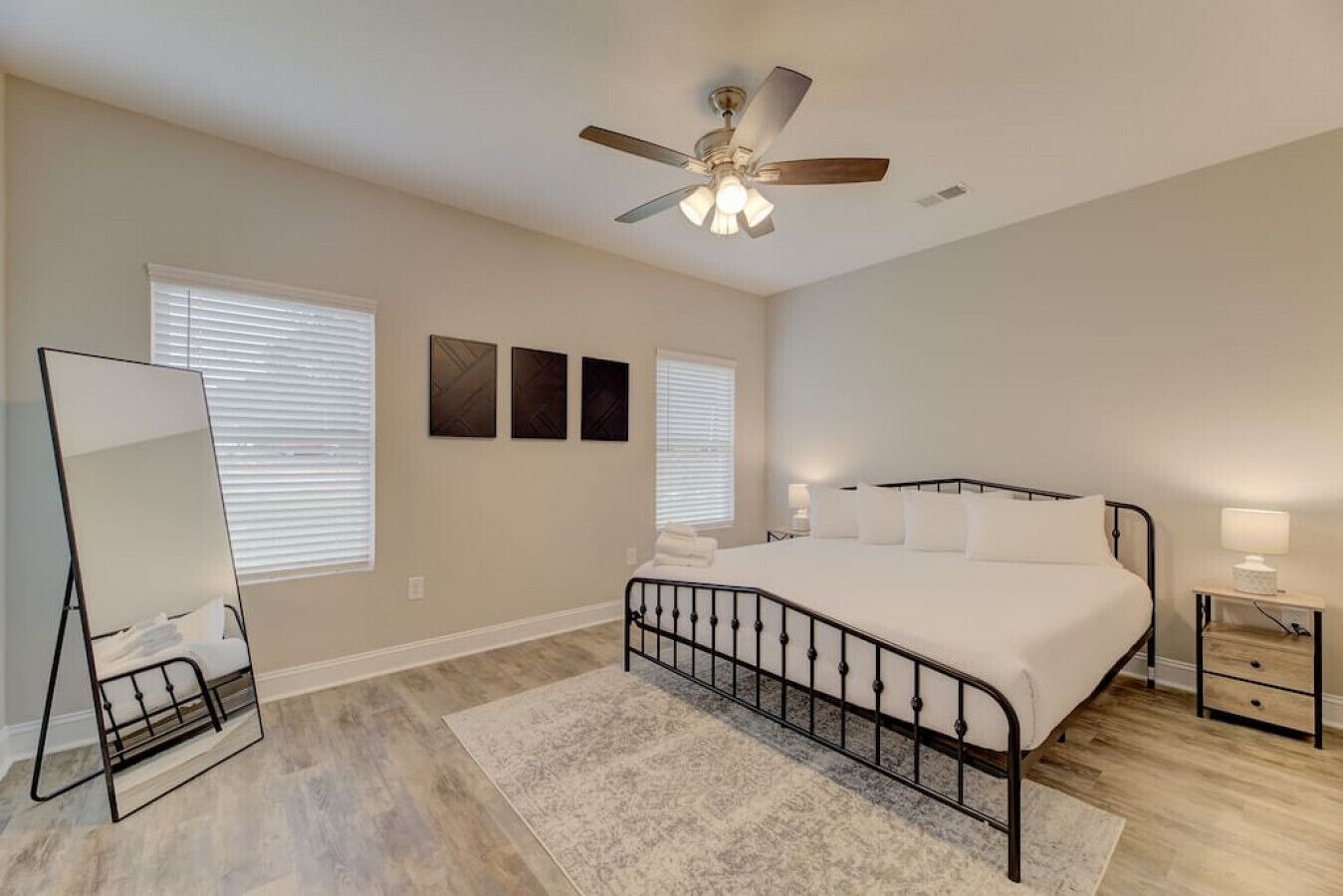 3 bedrooms, desk, iron/ironing board, WiFi