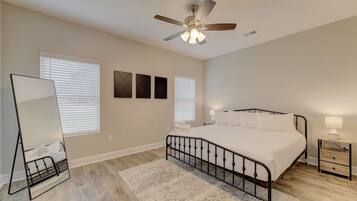 3 bedrooms, desk, iron/ironing board, WiFi