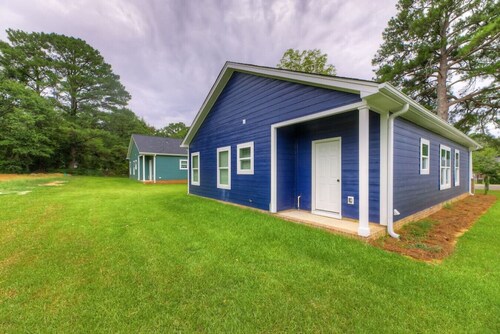 Deja Blue by Heartwood | 10 Mins to Downtown