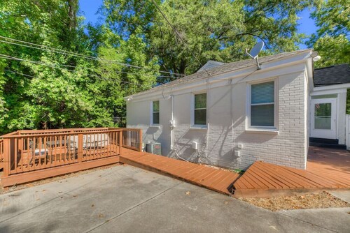 Sweet Suite on Sunset 4BD 3 BA Home + 1BD 1 BA Guest Cottage