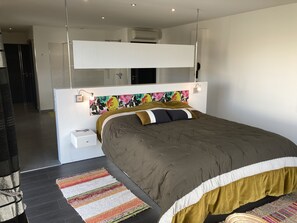 5 bedrooms, iron/ironing board, travel crib, free WiFi