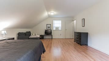 Panoramic House | Memory-foam beds, individually decorated, individually furnished