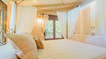 3 slaapkamers, een strijkplank/strijkijzer, gratis wifi, beddengoed