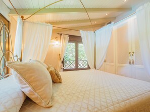 3 slaapkamers, een strijkplank/strijkijzer, gratis wifi, beddengoed