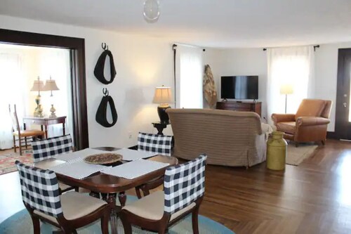 Cozy 1920s Farmhouse in the Ozark hills