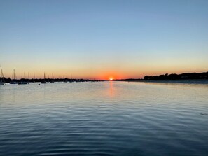 Beach nearby - Stunning family home 100m from water in a beautiful Sussex village (Bosham)