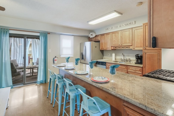 Kitchen with large island