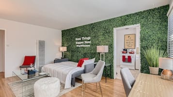Classic Apartment | Living area | TV