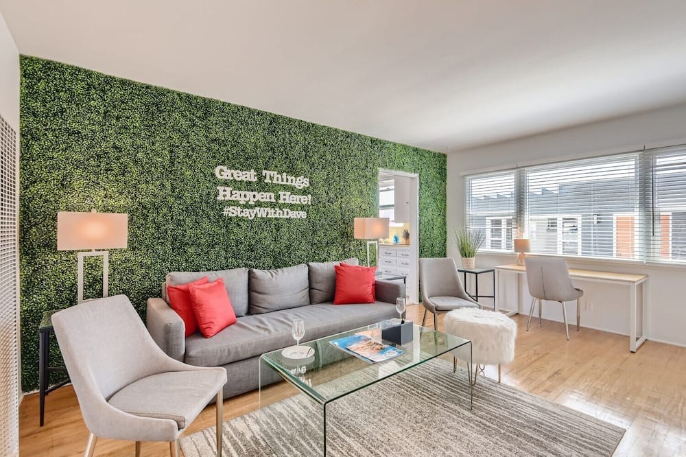 Signature KING 1BR In Top Beach Location (AB)